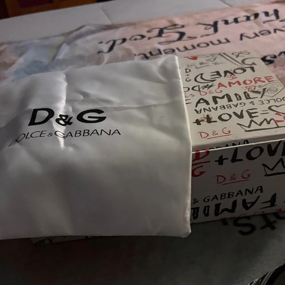 Dolce & Gabbana White and Black Box with Red Accents - Picture 1 of 7